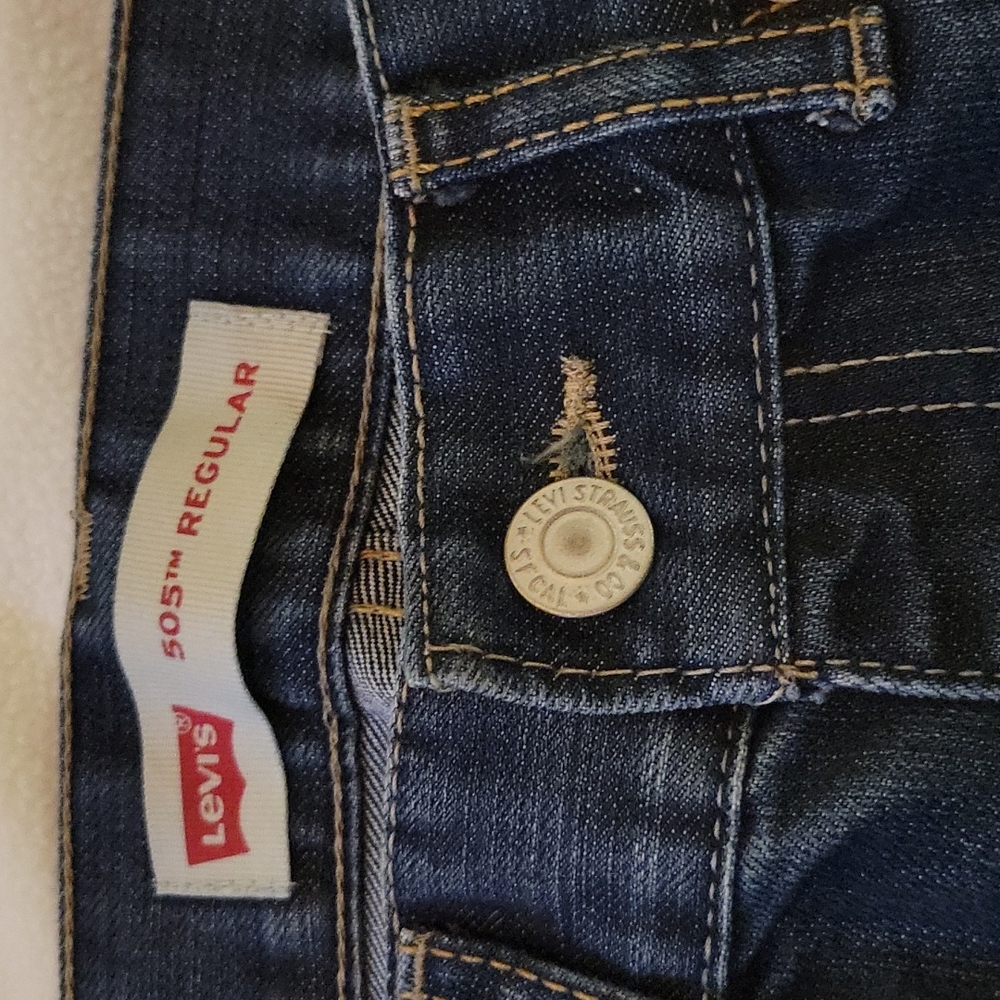 Levi Jeans - Picture 2 of 4